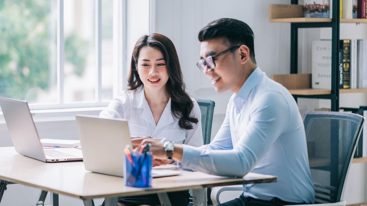 Illustrazione memphis messaggio inviato